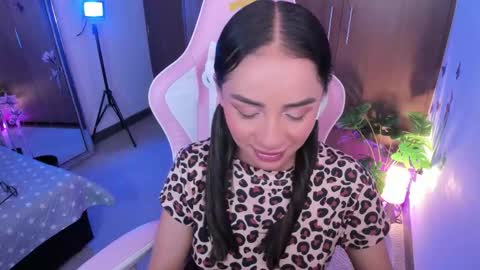 Snapshot of miaa_06 chatting on 11-11-25, 11:49 mia nicolle online show from 11-11-25, 11:49