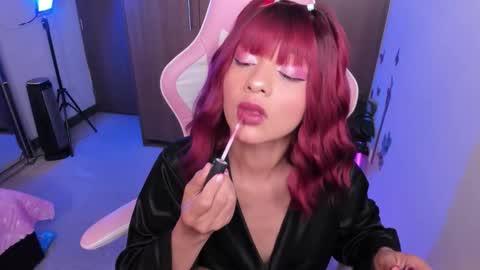 mia  nicolle online show from 12-22-25, 02:19