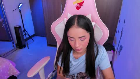 mia  nicolle online show from 12-23-25, 12:08