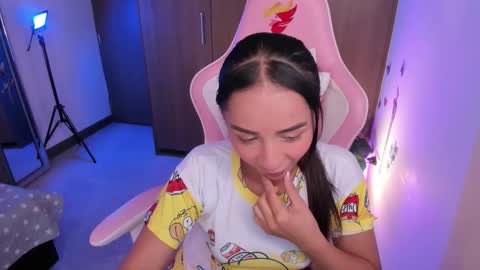 mia  nicolle online show from 01-19-26, 02:15