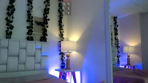 Mia online show from 06-11-26, 11:19