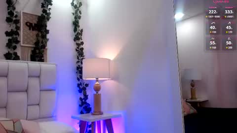 Mia online show from 06-17-26, 11:23