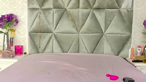 Snapshot of miaa_grace_ chatting on 06-26-26, 01:37 MIIA online show from 06-26-26, 01:37