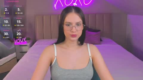Snapshot of miaa_hill chatting on 04-20-26, 11:24 Mia online show from 04-20-26, 11:24