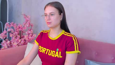 Snapshot of miaa_hill chatting on 05-03-26, 09:26 Mia online show from 05-03-26, 09:26