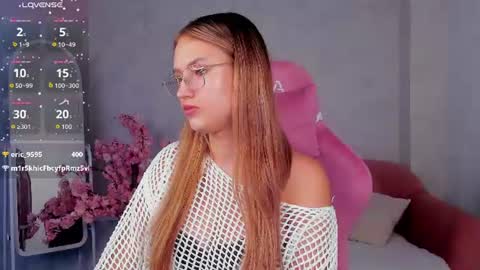Snapshot of miaa_hill chatting on 06-27-26, 12:22 Mia online show from 06-27-26, 12:22