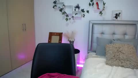 Snapshot of miaa_star_1x chatting on 11-15-25, 11:40 miaa_star_1x online show from 11-15-25, 11:40