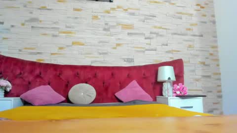 Snapshot of miaaangell chatting on 05-25-26, 03:01 Mia Angel online show from 05-25-26, 03:01