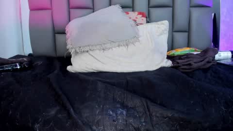 Mia online show from 01-16-25, 03:13