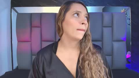 Mia online show from 09-25-25, 12:09