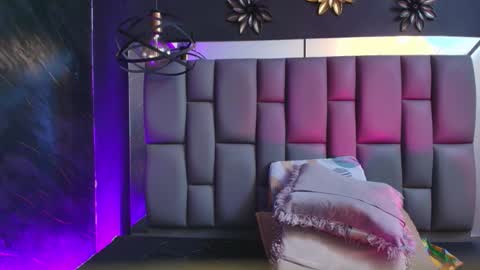 Mia online show from 11-11-25, 12:05