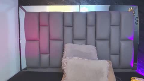 Mia online show from 11-19-25, 12:05