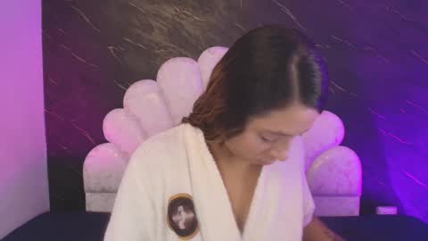 Snapshot of miaabrown__ chatting on 05-01-26, 12:10 Mia online show from 05-01-26, 12:10