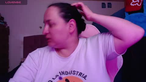 Snapshot of miaabrownn chatting on 04-21-26, 05:25 MIA online show from 04-21-26, 05:25