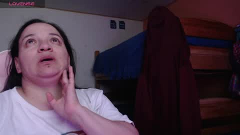 Snapshot of miaabrownn chatting on 04-22-26, 03:53 MIA online show from 04-22-26, 03:53