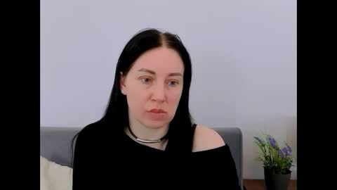 Mia online show from 03-28-26, 04:17