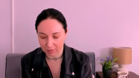Snapshot of miaalluring chatting on 04-25-26, 03:31 Mia online show from 04-25-26, 03:31