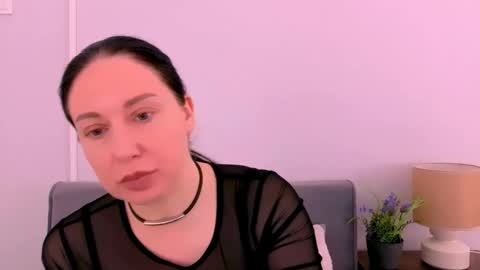 Snapshot of miaalluring chatting on 04-29-26, 03:27 Mia online show from 04-29-26, 03:27