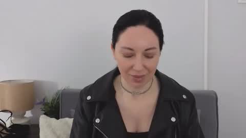 Snapshot of miaalluring chatting on 05-23-26, 03:38 Mia online show from 05-23-26, 03:38