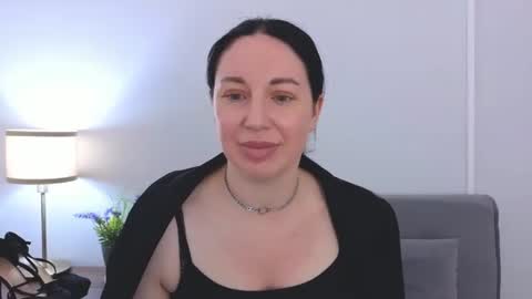 Snapshot of miaalluring chatting on 06-06-26, 03:39 Mia online show from 06-06-26, 03:39