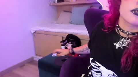 Mia online show from 02-20-25, 12:47