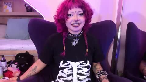 Mia online show from 02-20-25, 03:52