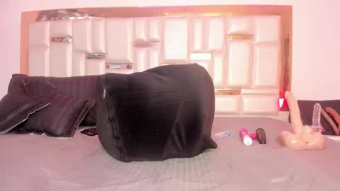 Mia  online show from 02-19-25, 02:12