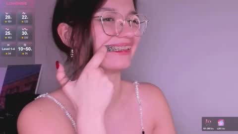 Snapshot of miabellee_ chatting on 01-18-26, 10:35 mia online show from 01-18-26, 10:35