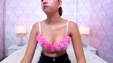 Snapshot of miabloom19 chatting on 06-11-26, 12:08 Mia online show from 06-11-26, 12:08