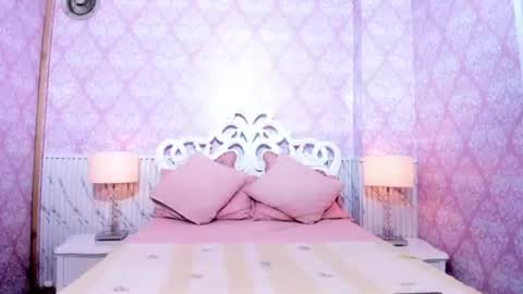 Snapshot of miabloom19 chatting on 06-12-26, 11:14 Mia online show from 06-12-26, 11:14