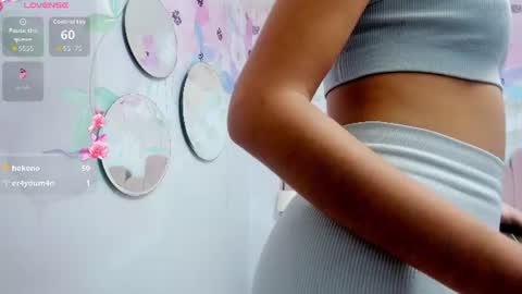 Snapshot of miabloom19 chatting on 07-23-26, 11:57 Mia online show from 07-23-26, 11:57
