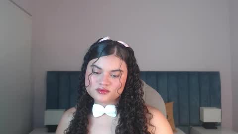 Snapshot of miabloomm chatting on 09-17-25, 02:24 Miabloomm online show from 09-17-25, 02:24