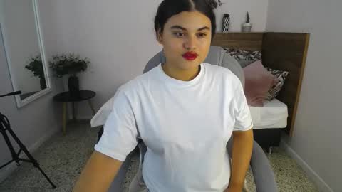 Snapshot of miabloomm chatting on 10-23-25, 03:28 Miabloomm online show from 10-23-25, 03:28