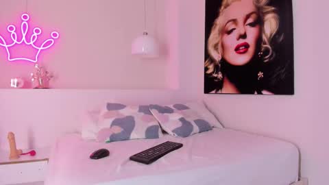 Snapshot of miabrown_gh chatting on 11-27-25, 11:45 Mia online show from 11-27-25, 11:45