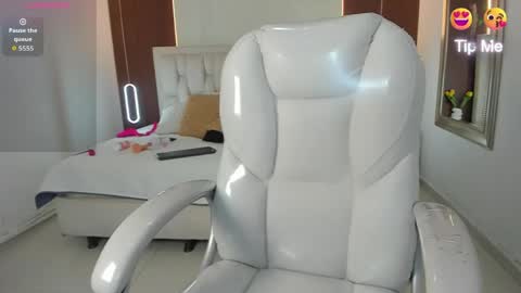 Snapshot of miabrunette23 chatting on 06-07-26, 06:17 MIA online show from 06-07-26, 06:17