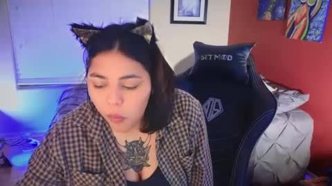 Snapshot of miacanela_xo chatting on 12-22-24, 01:23 Mia online show from 12-22-24, 01:23