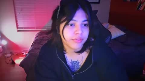 Snapshot of miacanela_xo chatting on 12-23-24, 01:18 Mia online show from 12-23-24, 01:18