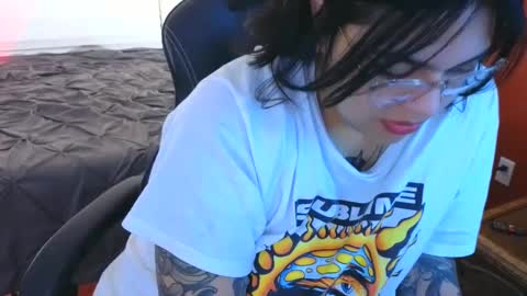 Snapshot of miacanela_xo chatting on 12-24-24, 04:22 Mia online show from 12-24-24, 04:22