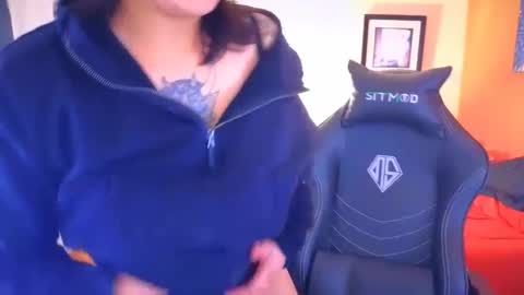 Snapshot of miacanela_xo chatting on 01-11-25, 02:20 Mia online show from 01-11-25, 02:20