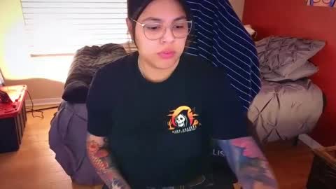 Snapshot of miacanela_xo chatting on 01-20-25, 01:28 Mia online show from 01-20-25, 01:28