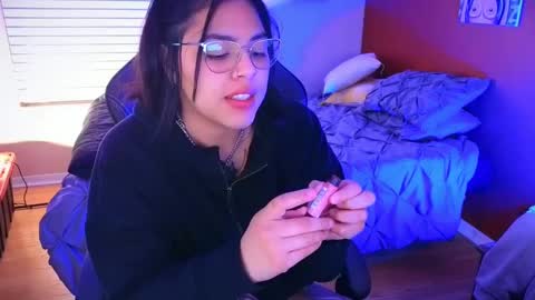 Snapshot of miacanela_xo chatting on 01-21-25, 01:18 Mia online show from 01-21-25, 01:18