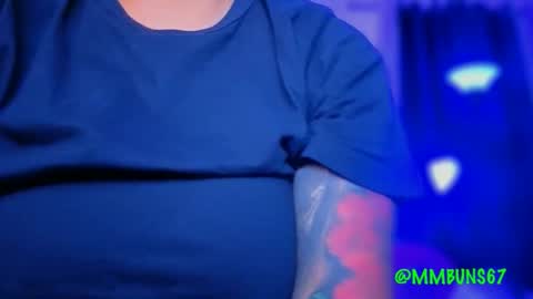 Snapshot of miacanela_xo chatting on 10-25-25, 02:19 Mia online show from 10-25-25, 02:19