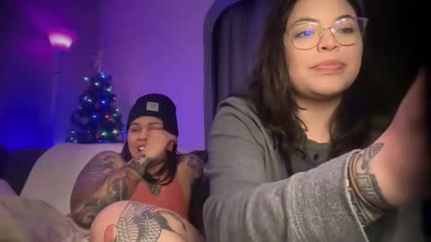 Snapshot of miacanela_xo chatting on 11-30-25, 06:39 Mia online show from 11-30-25, 06:39