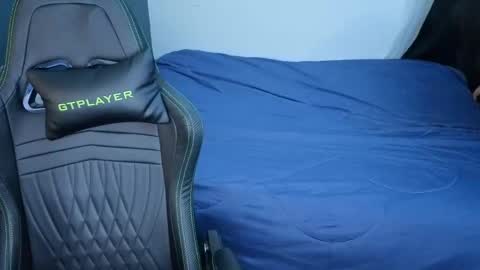 Mia online show from 03-15-26, 01:22