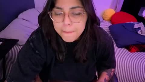 Mia online show from 03-25-26, 02:50