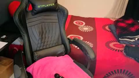 Mia online show from 03-28-26, 02:33