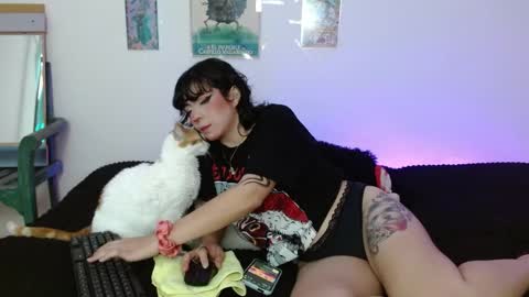 Mia david      online show from 03-25-26, 08:04