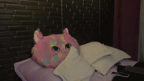 Mia online show from 01-23-25, 06:49