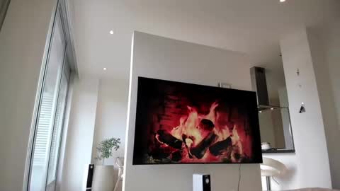 Mia online show from 12-17-24, 09:16