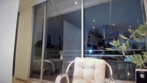 Snapshot of miaduval chatting on 11-06-25, 11:04 Mia online show from 11-06-25, 11:04